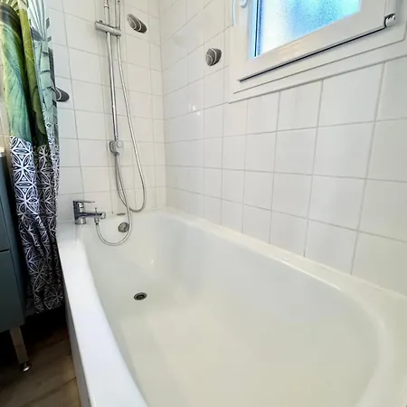 Maisonnette De Charme Bord De Piscine Guidel